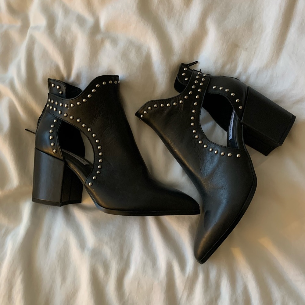 BLACK STEVE MADDEN BOOTS